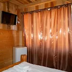 Kisva Hotel *