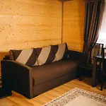 Kisva Hotel *
